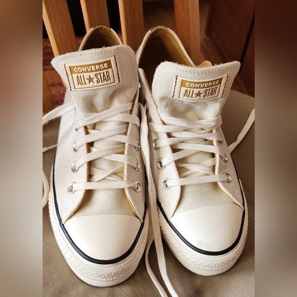 CONVERSE WOMEN'S CHUCKS SIZE 9 WHITE - Picture 1 of 8